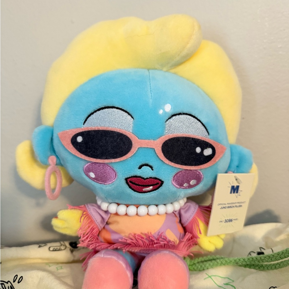 Juno Birch collectors doll - Picture 2 of 3